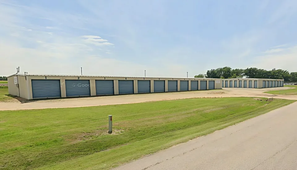 Sand Hills Storage facility at 601 E Arlington Rd in Haven, Kansas